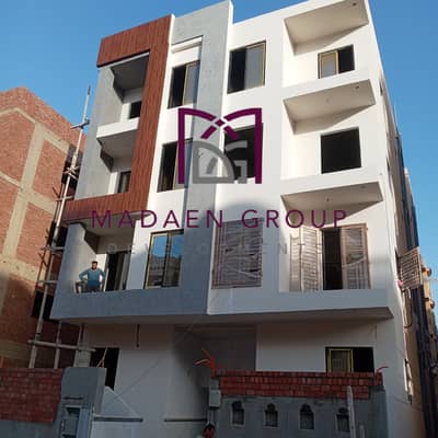 Duplex 255 meters with a garden of 110 meters, immediate delivery, installment over two years, minutes from the Boulevard and minutes from 60th Street, close to services.