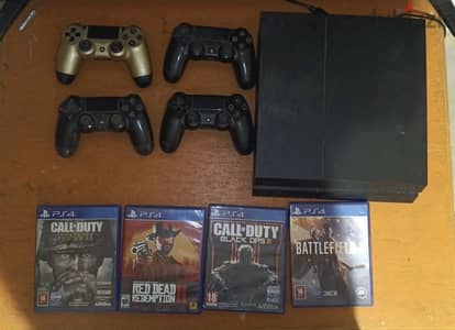Ps4 with 4 controllers and 4 cds