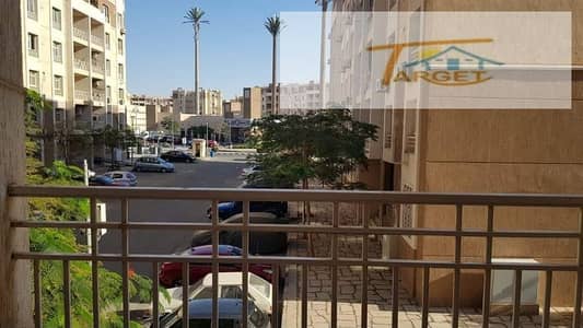 فرصة للايجار المفروش 96 متر في مدينتي b7  فيو بارك موقع مميز جدا امام الخدمات  التقسيمة  2 نوم / 2 حمام / ريسبشن / مطبخ / تراس  مميزات الشقة  اول سكن