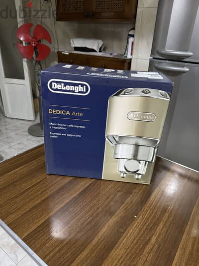 مكنة قهوة اسبريسو Delonghi Dedica EC885