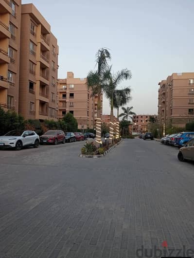 شقة لقطة للبيع من المالك مباشرة بالعفش والأجهزة - كمبوند الحي الأسباني