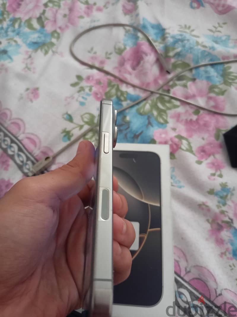 آبل - آيفون 16 برو 1