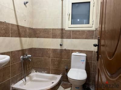 120m apartment in Smouha with 2 rooms and a reception, 3rd Street, Mustafa Kamel, in front of Smouha Club, 3rd floor, stairs
