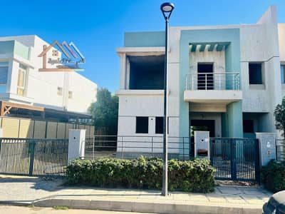 Villa for sale in Madinty Model J Open View next to the Food Court large moderate land
