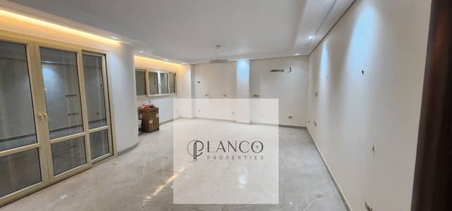 Luxury Triplex for Sale in District 16 – Sheikh Zayed | 525 Sqm