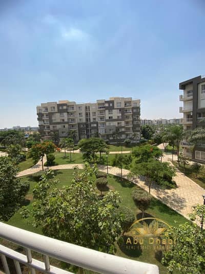 200 sq m apartment for rent in Madinaty B12, wide garden view, steps away from services, wholesale market, medical center, and minutes from Craft Zone