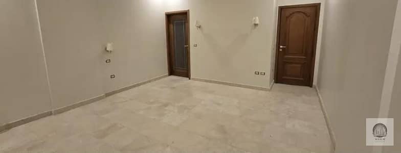 شقة للايجار ف كمبوند النخيل دور الاول 240 متر 4 غرف نوم و3 حمام تشطيب فندقي اول سكن بسعر 45 الف