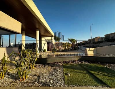 Luxurious 301m² Standalone Villa in Swan Lake West | Fully Finished with Concealed ACs | 3 Master Bedrooms + Nanny & Driver Rooms | 5 Years Installmen