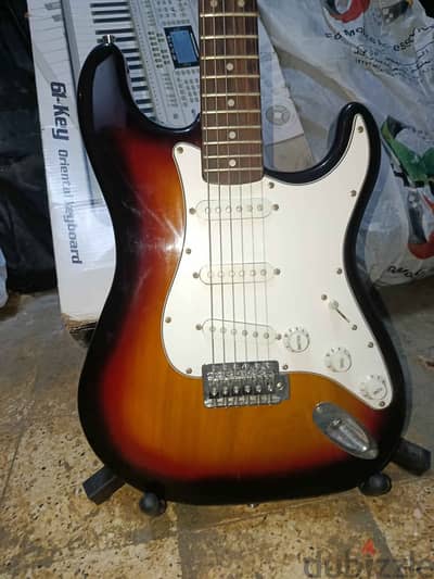 اليكتريك جيتار بحالة الجديد electric guitar stratocaster weinberger su