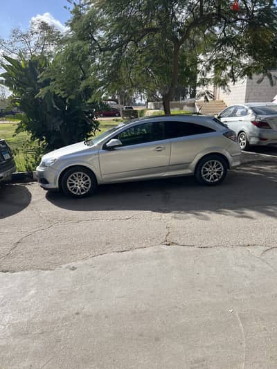 Opel Astra 2010 panorama حاله ممتازه
