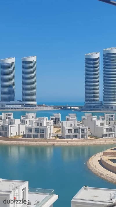 لسرعة البيع شالية علي البحر مباشرة متشطب بالكامل تشطيب فندقي استلام فوري ع الفرش بكمبوند مزارين في العلمين الجديده