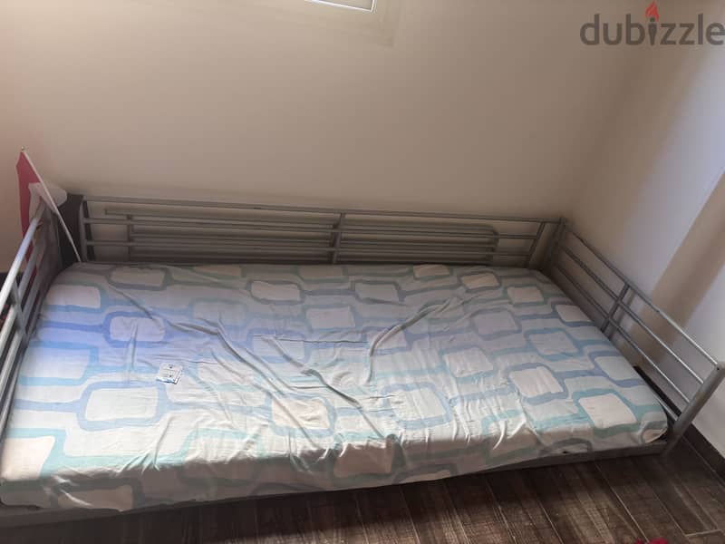 سرير اطفال 2