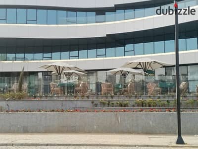 مطعم وكافيه 360م للايجار باقوي موقع بالتجمع