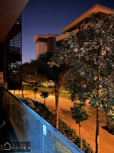 131-square-meter, 3-bedroom furnished apartment for rent in Madinaty (B15), featuring a distinctive view of the park and garden.