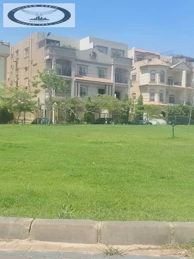 Apartment for sale in the Fifth Settlement (Al-Banafseg Villas area), near Al-Teseen Street, Ahmed Shawqi Axis, and Kasr El-Kababgy. Prime location.