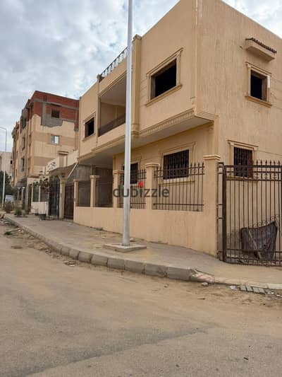 فيلا مستقلة للبيع – أرض الجولف بمدينة الشروق