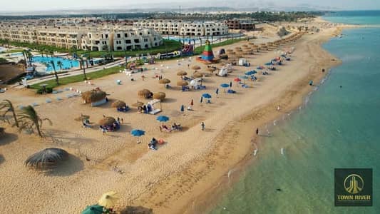 استمتع بالصيف طوال العام بسعر مميز في العين السخنه شاليه للبيع بأفضل قريه بها جميع الخدمات قرية لاسيرينا بالم بيتش العين السحنه بها حمامات سباحه مطعم.