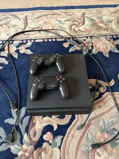PS4 Fat 500GB + 2 Controllers – Excellent Condition
