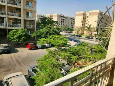شقة 82 م للايجار بمدينتى B7 بالمطبخ وتكييف مركزى خطوات للخدمات