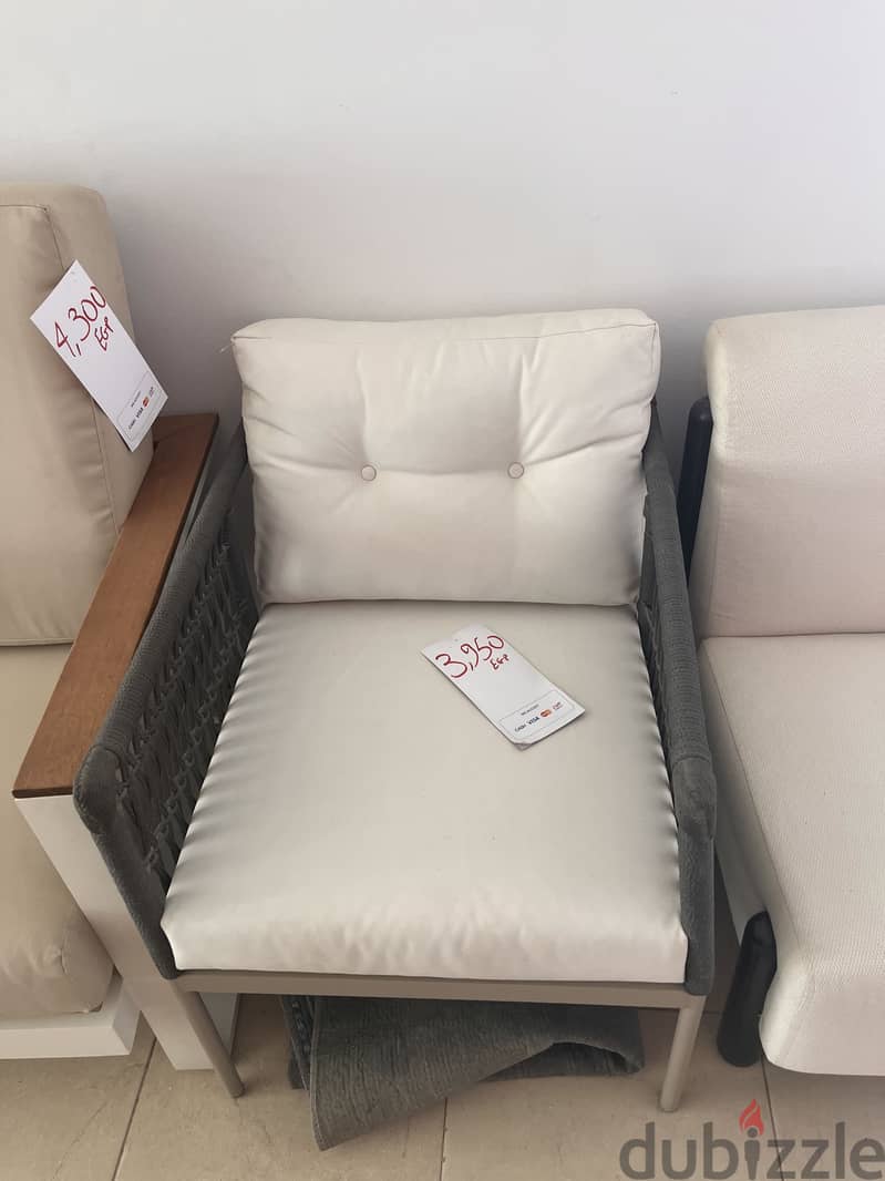. ariika outlet 1