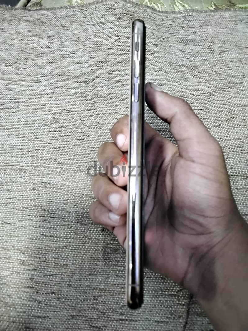 iPhone Xs Max 4