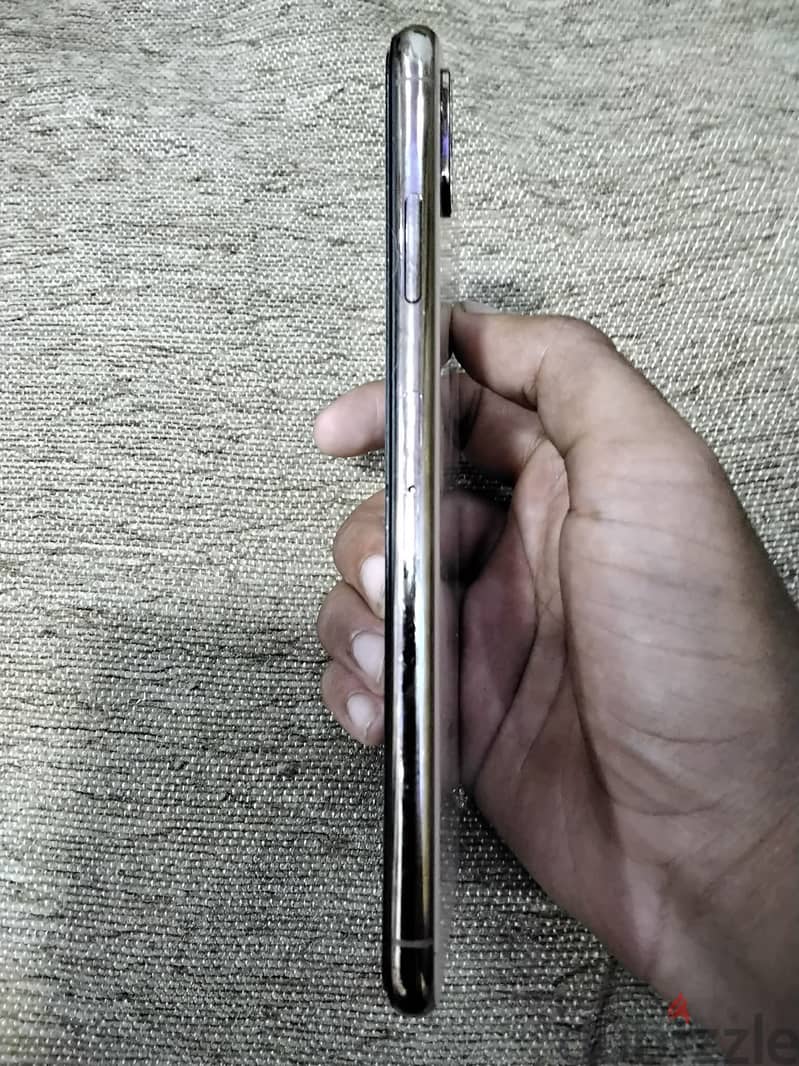 iPhone Xs Max 5