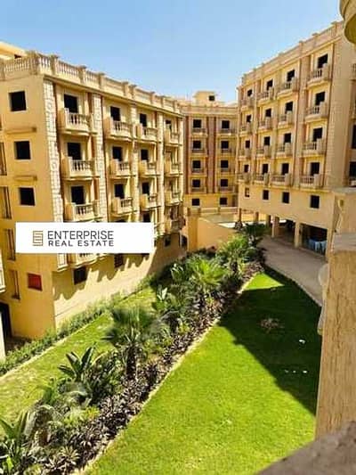 اخر شقة استلام فوري بكمبوند سكني في لوكيشن مميز خلف واتر واي و 10 دقائق من فندق دوسيت
