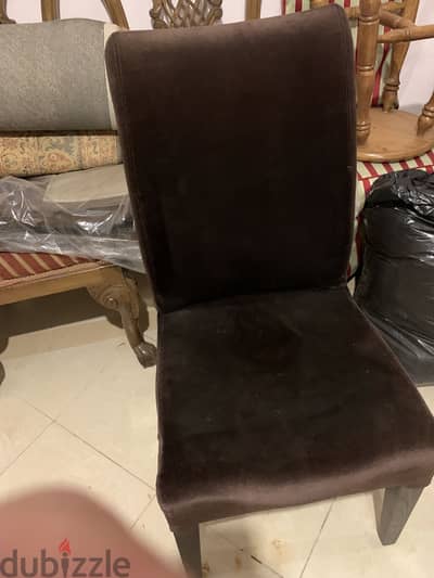 عدد 3 كراسي سفرة فقط بحالة جيدة