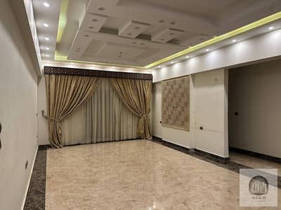 شقة للايجار في كمبوند حياتي ريزيدنس التجمع الاول دور ارضي 170م 3 غرف و2 حمام تشطيب مودرن مطبخ كامل