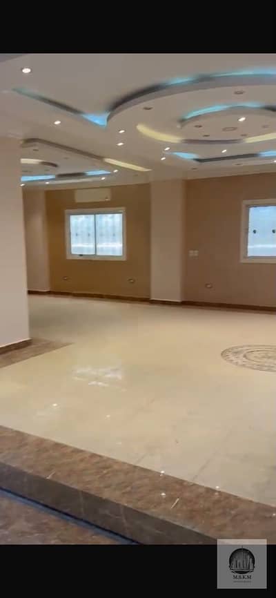Entire building for rent in Al Banafseg. 5 floors, elevator, 5 apartments. Apartment area 370 sq m, 3 rooms and 3 bathrooms, modern finishing.