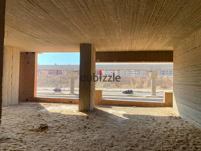 Office space of 650 sqm open space red bricks