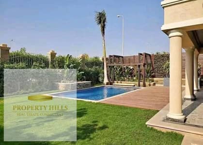 For selling villa in new cairo with old price private roof