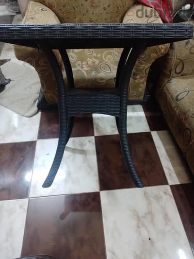 ترابيزة و 4 كراسي للبيع