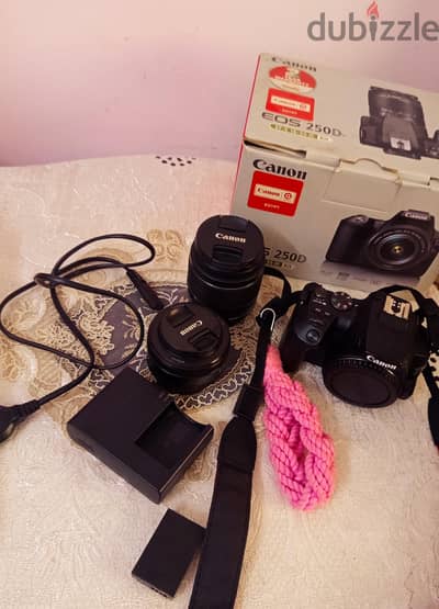 كاميرا كانون 250 d مع عدسة 50 mm  بحاله جديد