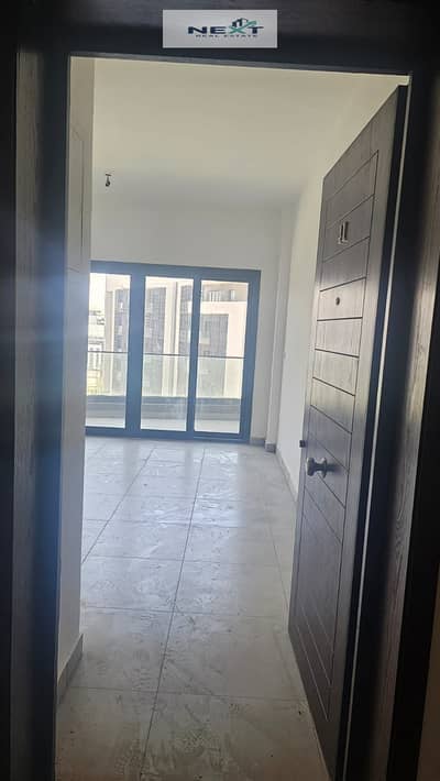 Rental opportunity in the most prestigious and distinguished phase of Madinaty in Privado. The apartment is 84 square meters and features 2 bedrooms,
