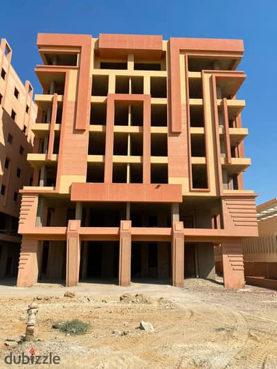 المساحة: 1300 متر مربع (مساحة ضخمة تتيح تقسيمها لعدد كبير من العيادات التخصصية ومعامل التحاليل ومراكز الأشعة)الاستخدام: يصلح لـ (مجمع عيادات تخصصية / مركز طبي متكامل / مركز جراحات يوم واحد / مركز أشعة وتحاليل / مركز علاج طبيعي).