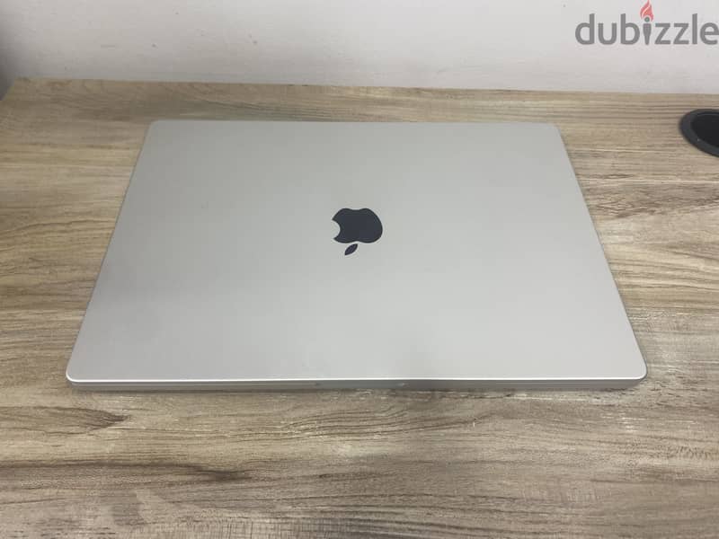 MacBook Pro m4 max 16 inch. Ram 36-1 tera 5