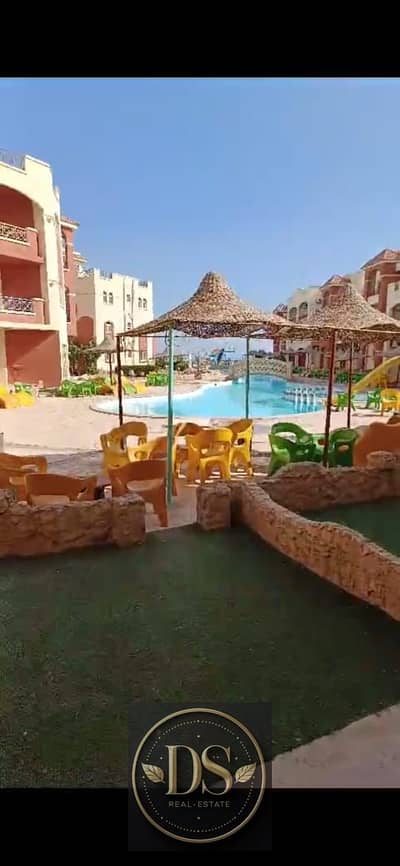 Ground-floor chalet with a garden at La Sirena Resort; 110 sqm, 3 bedrooms, 2 bathrooms; 4 million.