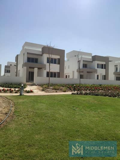 town house middle 208m prime location under market price ready to move hyde park new cairo
