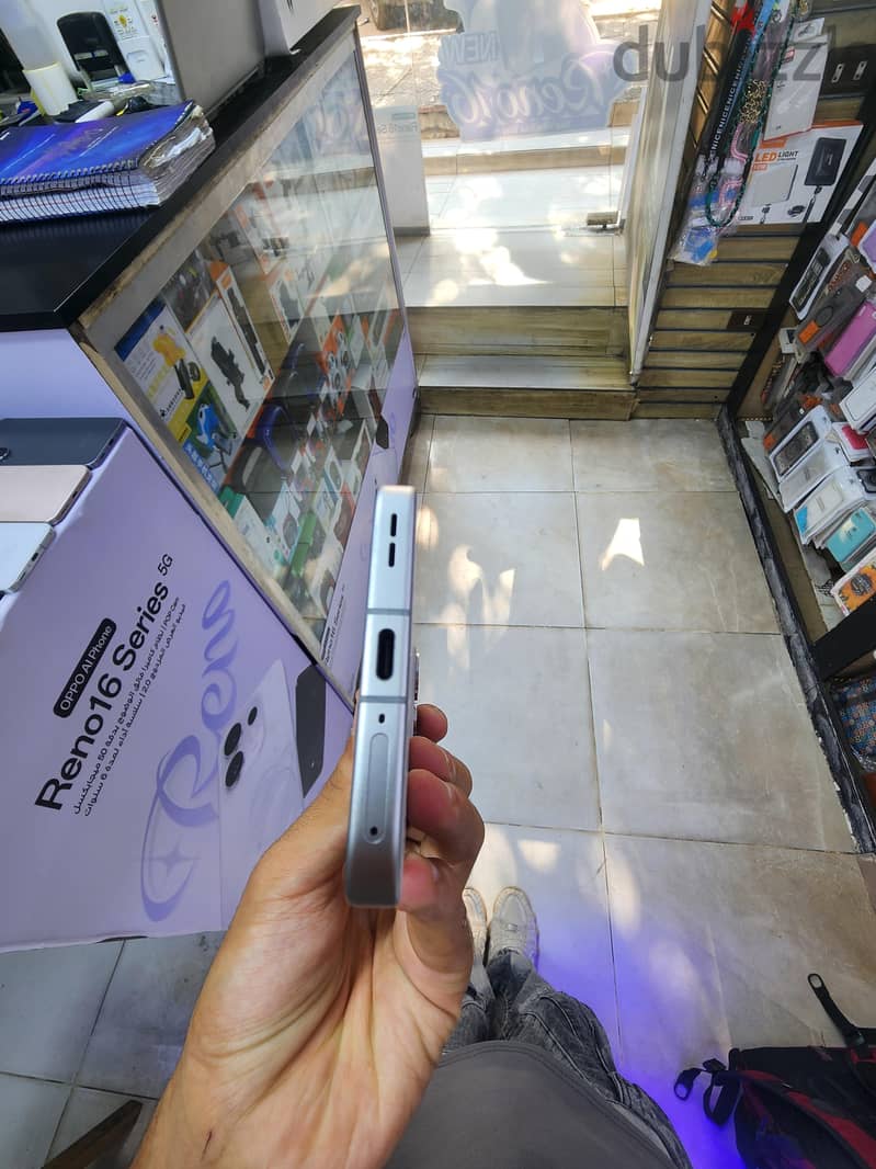 OPPO Reno 15 4