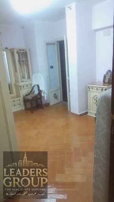 شقه للبيع   في مربع الوزراء// 163 متربلكونة كبيرة عدادات قديمة الكهرباء وغاز حصة ارض و حصة جراج