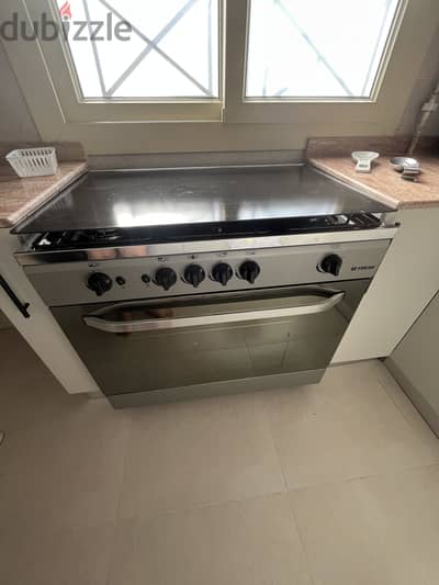 FRESH OVEN /STOVE ONLY TWO WEEKS OLD !!!!