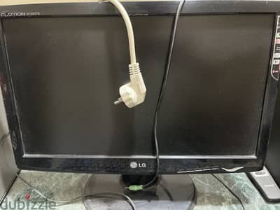 كومبيوتر ديل الشاشه LG والكيسه والكيبورد حاله كويسه هخلص فيه 3200تفاوض