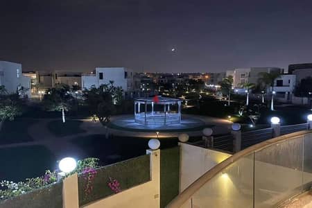 بنتهاوس استلام فوري في كليوباترا سكوير امام اركان بلازا مباشره علي المحور و بالقرب من The Crown و New Giza