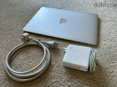 بنصف سعره حالتة زيرو Apple Macbook Air