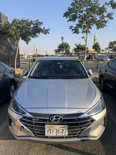 سيارات حديثه للإيجار