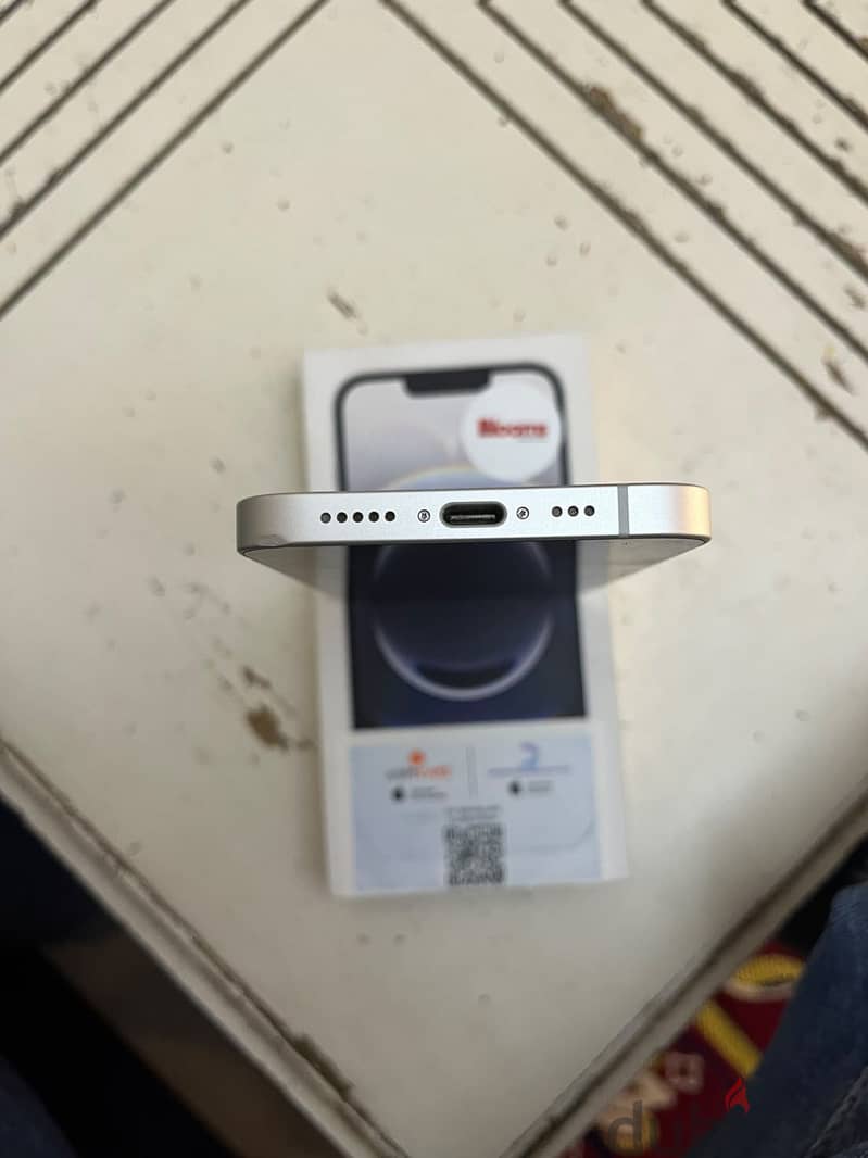 Apple - iPhone 16e 6