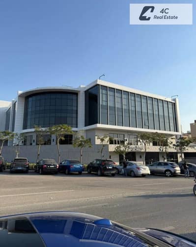 محل تجاري للبيع بأقل سعر فى السوق استلام فورى  في موقع متميزفيو لاند سكيب في ذا هب - ووترواي، القاهرة الجديدة The HUB – Waterway