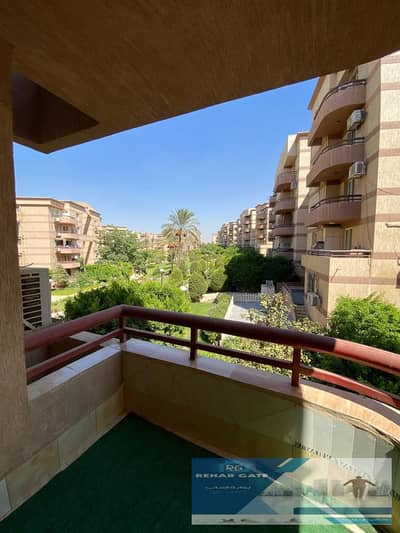 شقة 225 متر للبيع في الرحاب   علي اكبر فيو جاردن   بالقرب من مسجد طلعت مصطفى و مول جيت واي   دور اول يوجد اسانسير    تشطيب خاص   مقسمه الى   3