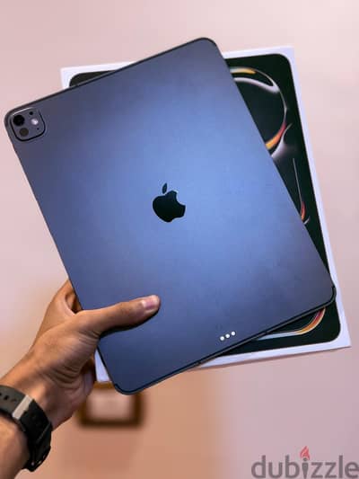 ipad pro m5 13 inch 256g Wifi + Celluer اتشحن ٥ مرات بس
